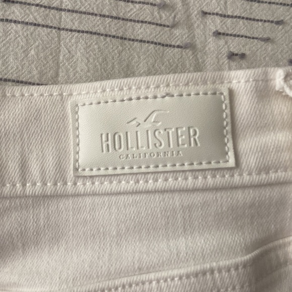 Hollister white denim shorts - Picture 3 of 4
